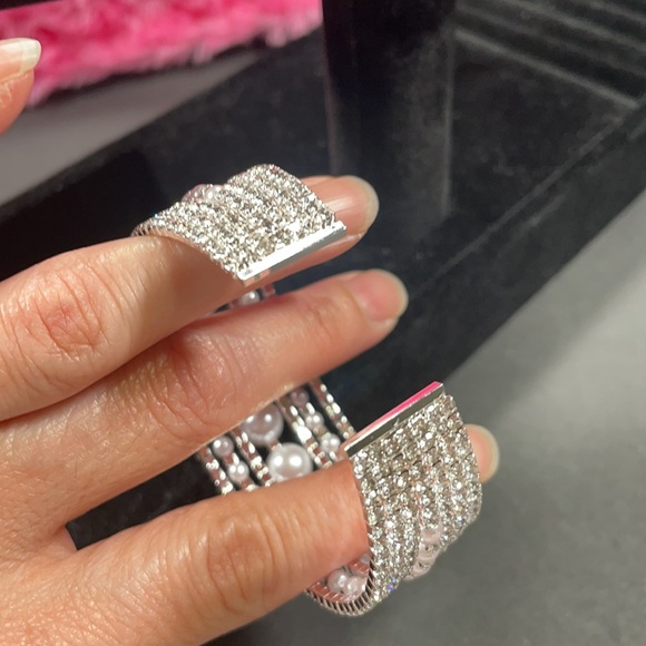 Pearl And Crystal Multi Bangle - Picture 4 of 5